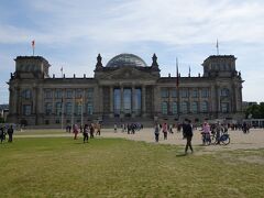 ドイツ連邦議会議事堂(国会議事堂)
Reichstagsgebäude

中を見学するにはツアーに参加する必要あり。
