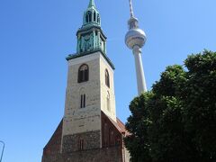 聖マリア教会
St. Marienkirche

反対側に回り、正面からTV塔とセットで。