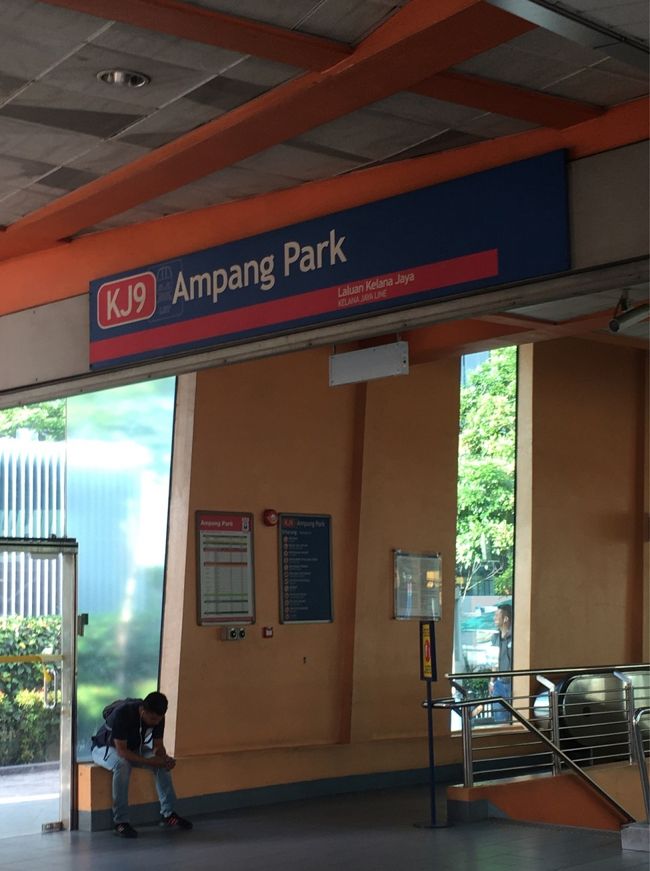 Ampang Parkに到着。<br />2.7MYR也。<br /><br />車内でマスクしてる人は3割くらいな印象。<br />欧米と違ってマスクしてても大丈夫な雰囲気です。