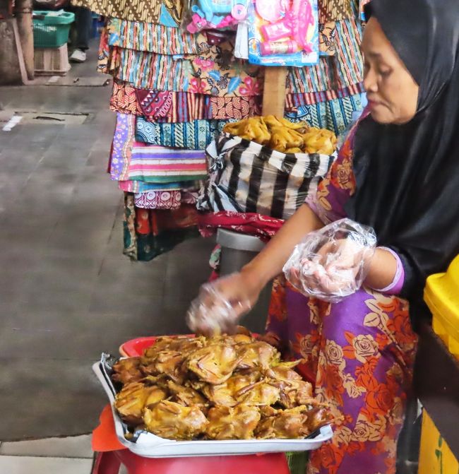 なんだか聞くの忘れましたけど鶏より小さな鳥かも。