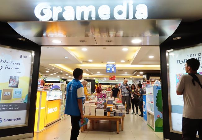 日本のショッピングモールと変わらない美しい本屋さん