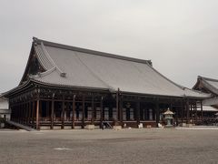 西本願寺は、浄土真宗本願寺派の本山。
国宝の御影堂には、親鸞聖人の木像が安置されています。
