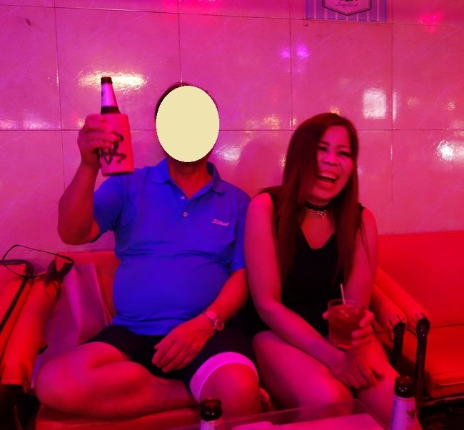 友人の横に座ったのは怪物君．．．これじゃね