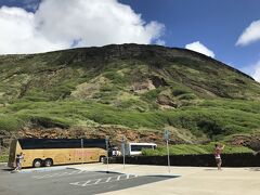 ハロナブロウホール（ハロナ潮吹き岩）の駐車場
こちらのお山も綺麗です。