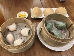 ミシュラン一つ星★レストラン
香港点心のTim Ho Wan　(^^)/とっても美味しかった。
この他に焼きそばや海老チャーハンなどオーダーしたのですが、
食べるのに必死で・・写真も忘れる。
※食べきれなかったので、お持ち帰りパック頂きました。
