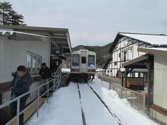 田野畑駅に到着
ここから小本駅までは連絡バスに乗換えました。