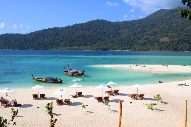 ☆２/１４（金)　<br /><br />Snadbar &amp; Lagoon View from Mountain Resort @ Koh Lipe Thai<br /><br />見る人によってはこれでも十分キレイとおっしゃってくれるかも知れませんが<br />ベストな景色を知っているだけに<br />カメラの設定ミスは返す返すも残念でした(－－〆)。<br />