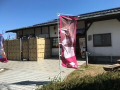 水元公園／涼亭
食堂と有料集会場があります。
お昼にはちょっと早めでしたが、空いていたので急きょ利用しました。
