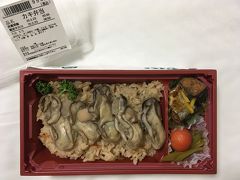 道の駅だけあって、地元の野菜やお土産、名産品もある

夕飯のカキ弁当を購入♪
あ～、コレおいしかったな～
カキもさる事ながら、炊き込みご飯！