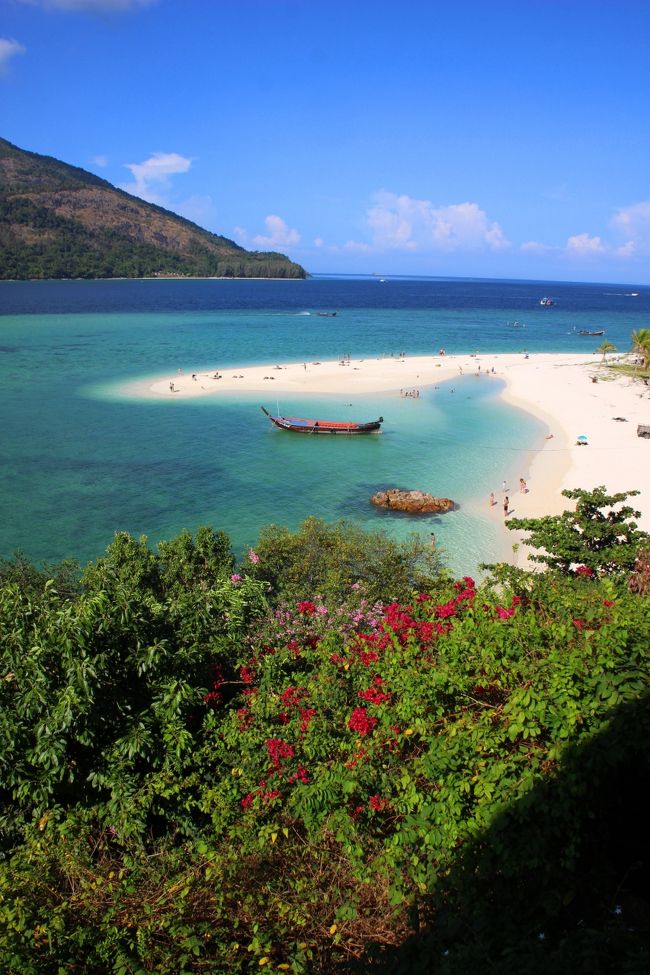 ☆２/１４（金)　<br /><br />Snadbar &amp; Lagoon View from Mountain Resort Restaurant @ Koh Lipe Thai<br /><br />今度はMountain ResortのRestaurantからの眺めです。<br />