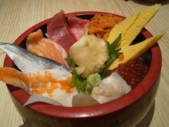羽田でランチ。
ここの寿司が大好き！