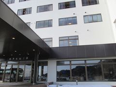 田野畑駅からは宿の送迎車に迎えに来てもらって数分のホテル羅賀荘へ。