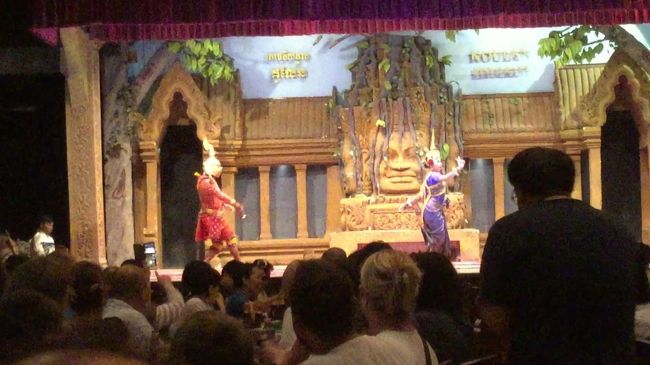 知っている人は知っている、青田赤道の「クエッ！クエッ！」を思い出します。