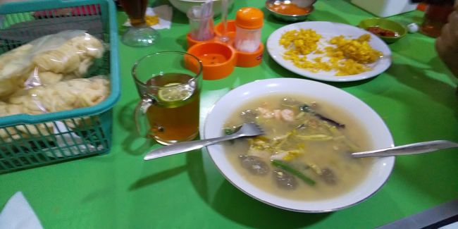 Kapurung(palopo)サグの実がたくさん入っており、少し酸味があるがおいしい。マロス周辺の郷土料理。