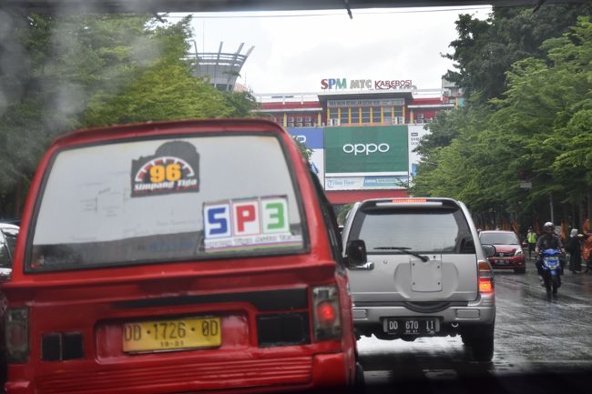 マロス朝から雨、市内はかなりの交通渋滞。