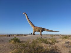 世界最大の恐竜の像 (パタゴティタン レプリカ)