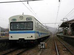 樋口駅へと戻り、今度は隣の野上駅へと向かう。
次に訪れるのは、枝垂桜で有名な法善寺だ。
野上駅には、僅か３分で到着。
時計を見ると、13時27分だった。