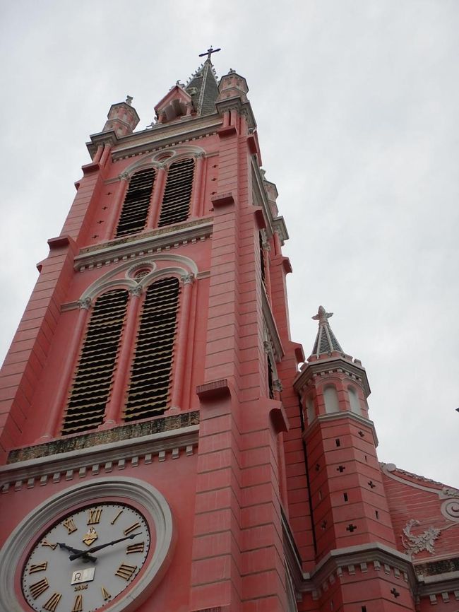 ダナンにもこういうピンクの教会ありましたが、マカオとかマラッカとかラテンクリスチャンはみんなピンクとか好きなのかな・・・？