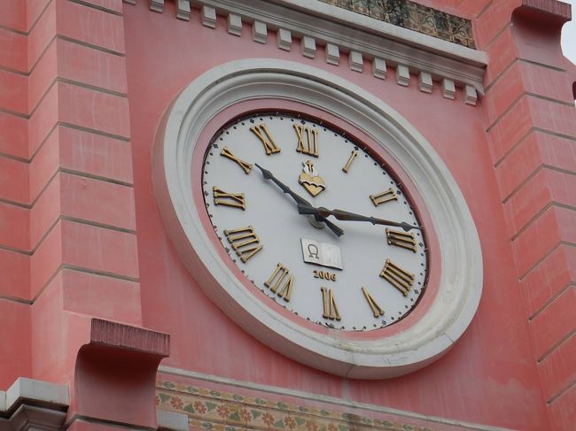 よくわからないけど時計の文字盤のハートマーク?がかわいい！