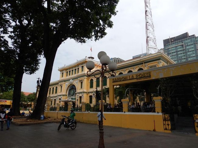 次のコロニアル建築スポットは中央郵便局です