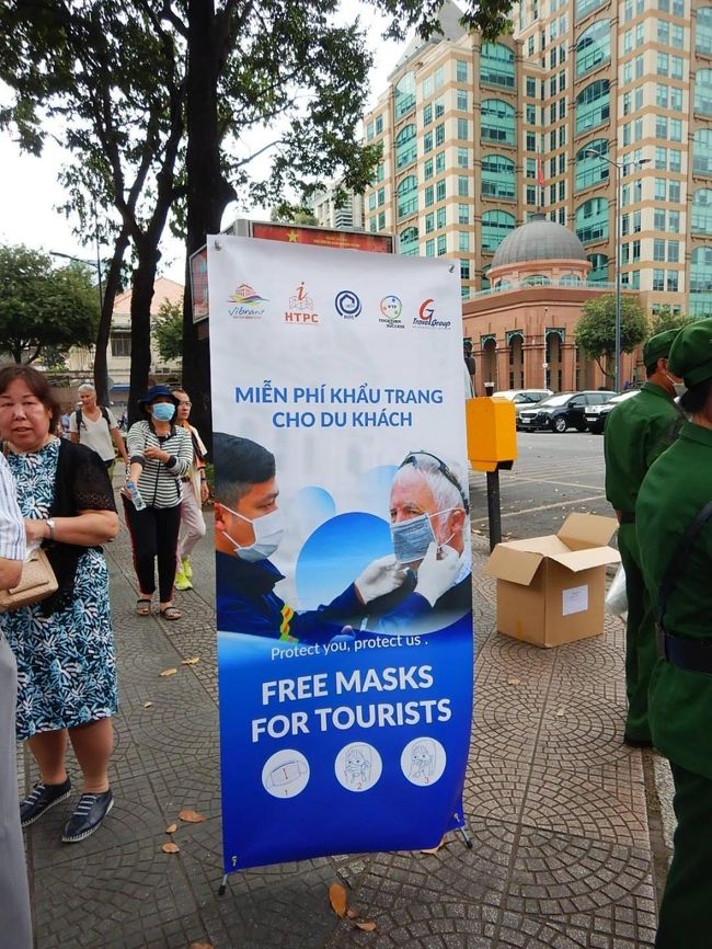 驚いたことにここも含めてメジャーな観光地では無償でマスクを配布していました。<br /><br />ガイドさんの説明だと、やはり日本と同様にマスクの買い占め・高額転売が増えたために政府が買い上げたマスクを無償で配布する事態になって国の事業としてフリーマスクキャンペーンを行っているらしいです。