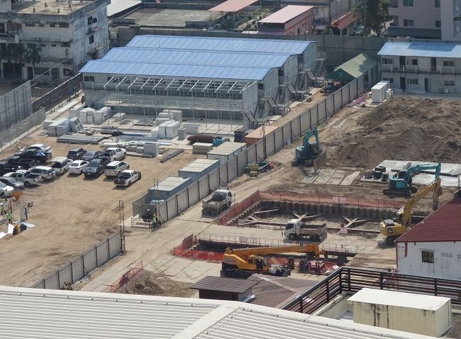 センタン前　コンドミニアム建設中