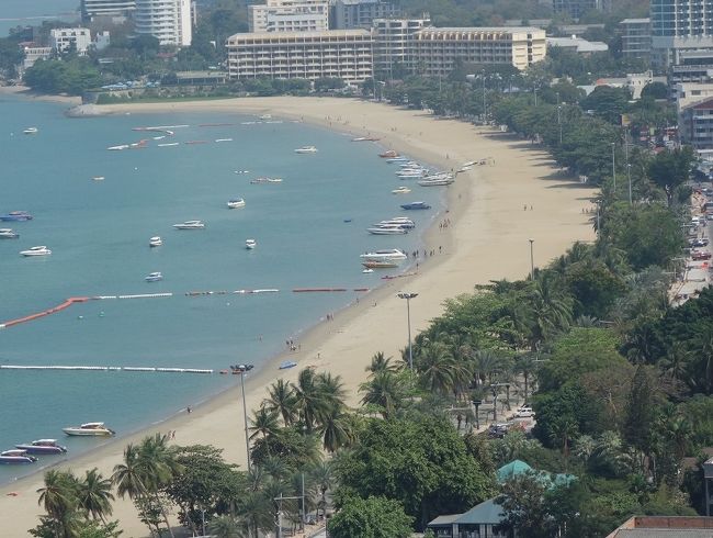 11日　10：26　スピードボートは寂しく止まっていますパタヤ。<br />たまにインド人が利用しているようですが中国人はいません。<br />パタヤに働きに来ている方の一部（ホテル、マッサージ、飲食店、その他）は仕事がなく田舎に帰って行く方が多いようです（アパート代金が払えないのか）