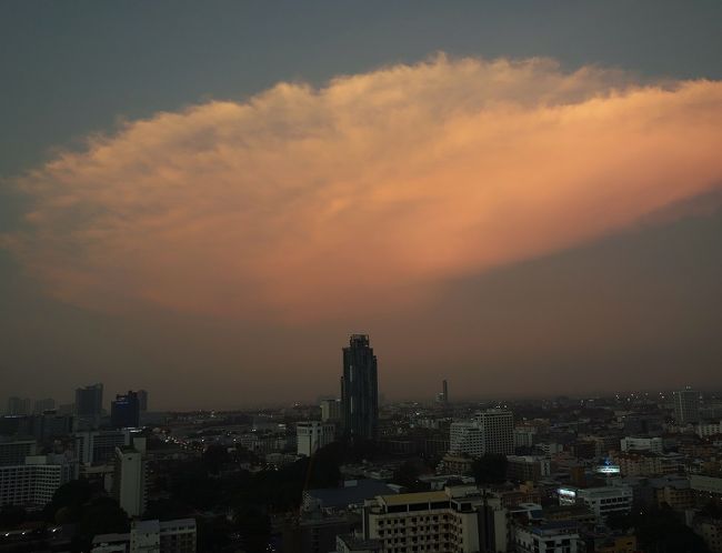 夕日に映えた雲