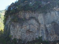 巖立峡


巌立峡とは、御嶽山の大噴火によってできた、高さ72ｍ、幅120ｍ、の第岩壁で、岐阜県指定の天然記念物です.
