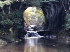 翌朝はハート型の景色で近年有名になった「濃溝の滝」から。
今回はこのような見え方でしたが、