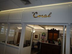 バン1時間半でハートヤイ空港。
お腹が空いたのでプライオリティパスを使えるラウンジで腹ごしらえ。