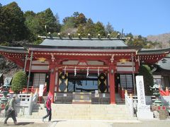 阿夫利神社下社に到着しました。実はこの手前の急な階段で、少し気持ち悪くなりました。今更、二日酔いが回ってきたのか･･･。