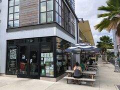 ハワイ・カカアコ『SALT at Our Kaka'ako』【PIONEER SALOON】

2018年に『ソルト・アット・アワ・カカアコ』にオープンした
プレートランチ店【パイオニア・サルーン】2号店の写真。

『ソルト』内で最も混んでいました。