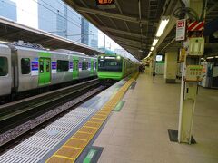 新駅の混雑とは対象的に東京駅ホームは閑散としていました。