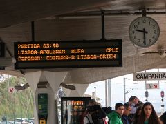 ポルトのサンベント駅からローカル列車で一駅移動し、カンパニャン駅へ