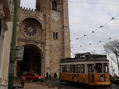 市電とリスボン大聖堂
