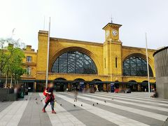 はい、キングス・クロス駅！！
大英博物館から徒歩でやってきましたが、全然歩けちゃう！
さてさて、ここに来た目的と言えば…