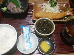 夕食は名古屋では必ず食べる、まるは食堂のエビフライです。
駅中にあるのがありがたいです。