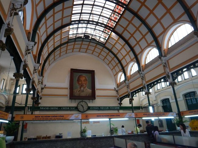 国父ホーチミンの写真ですがこれは最近になって掲げられたそうです