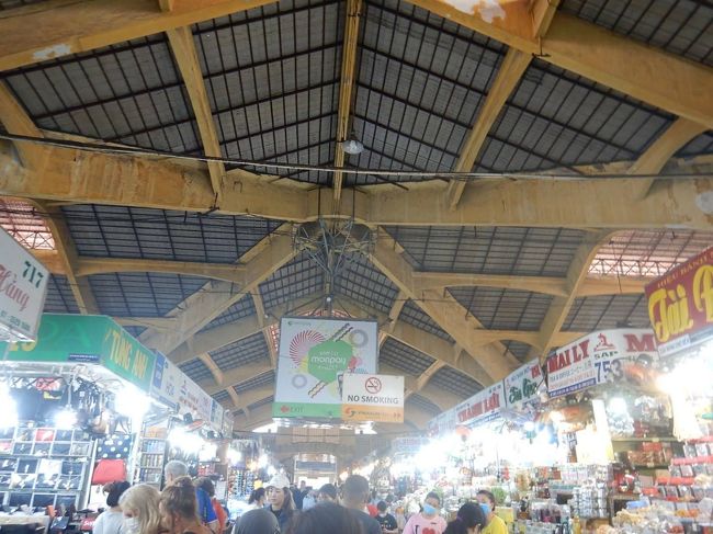 ここはまあ、ガイドブックに載ってるくらい有名な場所なので、ツアーなら必ず連れてこられる場所ですが<br /><br /><br />・・・まあ個人的には見るだけで充分かなあと思いました