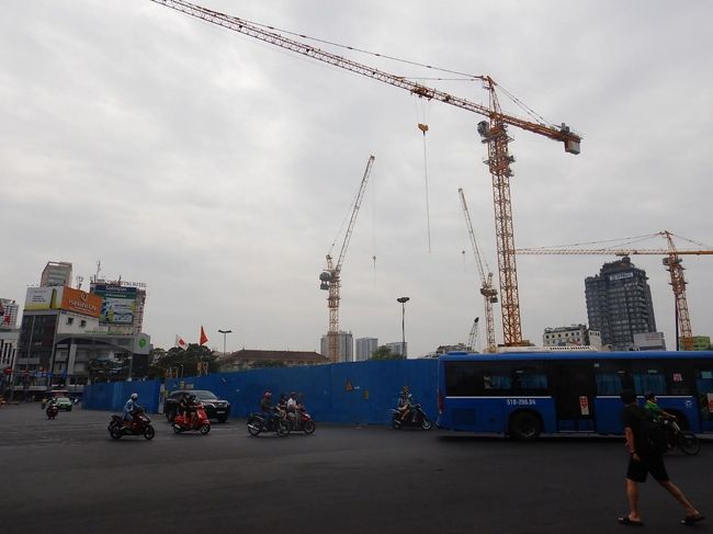 ここもそうですがホーチミンはどこでも常に工事中で急成長中の都市なんだなあと実感します。