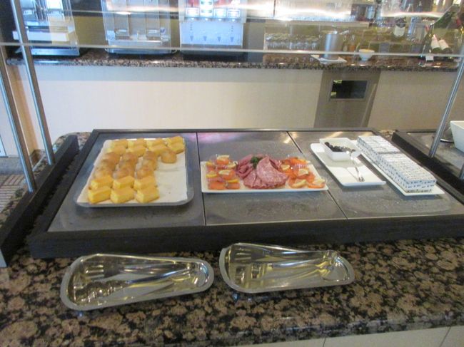 ANAラウンジほど、食べ物はありませんが、内容は良かったです。