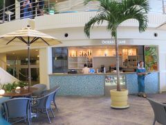 【ホテルレストラン】その③　オーシャンカフェ

ホテル１Fのいわゆるロビーラウンジ的なカフェ
外の心地よいオープンエアのスペースもありましたが、
今回は涼しい屋内で、スイーツをいただきました。