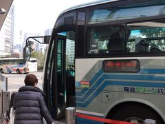 東京駅JR高速バスターミナルから出発。関鉄グリーンバスの路線で鉾田駅前行。
1日6往復、あそう号の愛称がある。東京駅出発後、香取神宮から各所に停車していく。佐原～鉾田間は路線バスの役割も持っていて、乗降とも扱い停車バス停はかなり多い。
東京駅発9：40分の便を利用する。