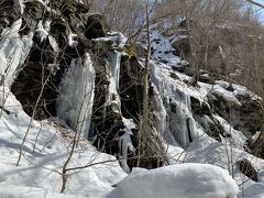 奥入瀬渓流の馬門岩の氷柱。