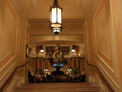 ホテルミラコスタの豪華なロビー
本当はこちらのスペチアーレバルコニーに泊まりたかったんですが、高いし予約がとれないので今回は諦めました