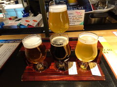 バスで京都駅まで戻ってきて、飲み足りなかったのでさらにはしご。笑
京都タワーサンド地下のフードホールで
またしてもクラフトビールのお店を発見。
KYOTO TOWER SANDOバスでビール飲み比べを飲みました。

いっぱいクラフトビールを飲んで幸せな気持ちになりました♪
この後ホテルの大浴場でゆっくりを体を温め、ぐっすり寝ました。