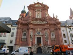 ノイミュンシュター教会。徒歩圏内にたくさんの教会です。
ヴュルツブルグにキリスト教を伝えた宣教師キリアンが殺害された場所として地下聖堂があります。

