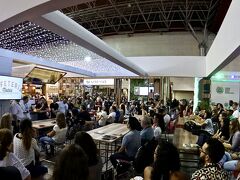 【世界最大のコーヒー展、Cafe do Brasil】

人だかりがすごい...場所がありました。


