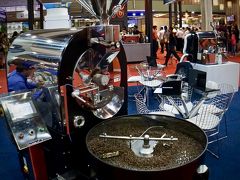 【世界最大のコーヒー展、Cafe do Brasil】

メタルカラーの焙煎機....